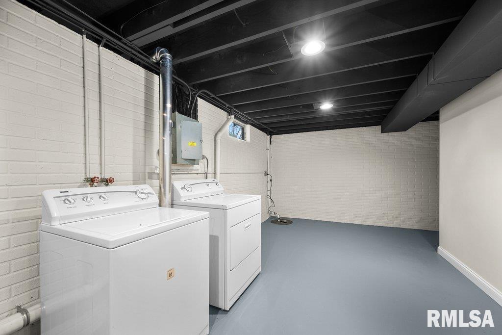 504 North 5th Place Eldridge, IA 52748 - Photo 27 of 36