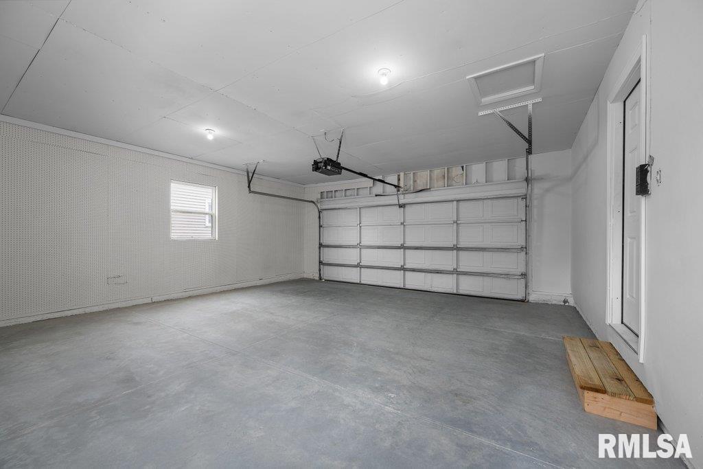 504 North 5th Place Eldridge, IA 52748 - Photo 30 of 36