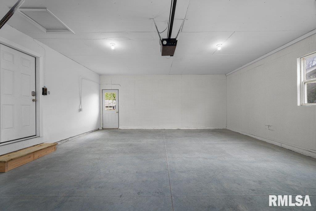 504 North 5th Place Eldridge, IA 52748 - Photo 31 of 36