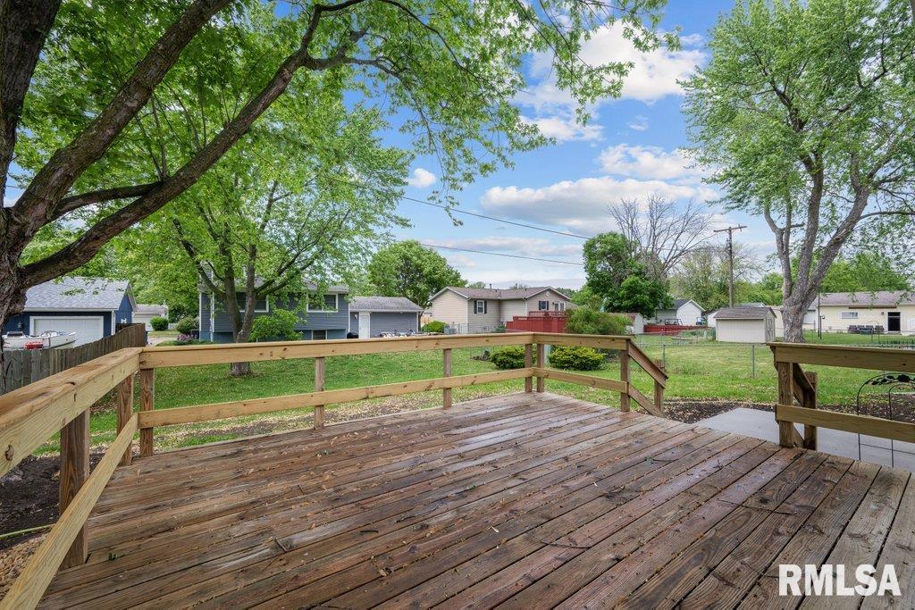 504 North 5th Place Eldridge, IA 52748 - Photo 32 of 36