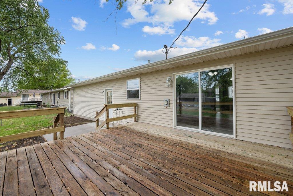 504 North 5th Place Eldridge, IA 52748 - Photo 33 of 36