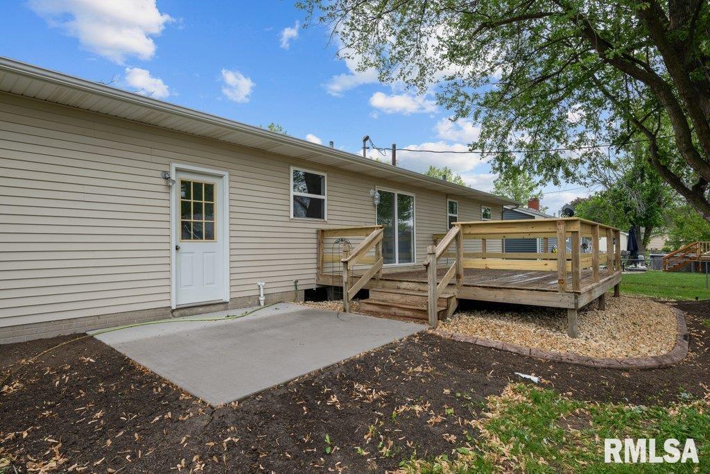 504 North 5th Place Eldridge, IA 52748 - Photo 34 of 36