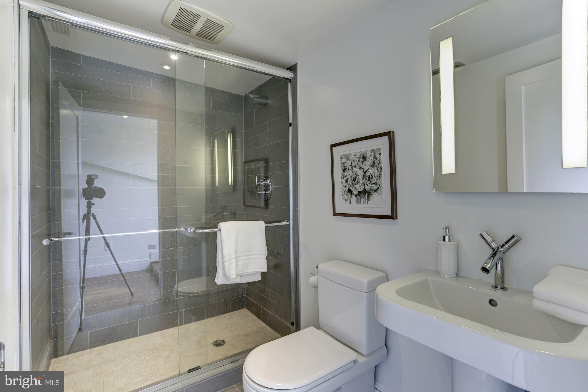 420 Ridge Street Northwest Washington, DC 20001 - Photo 40 of 56 3rd Full Bath