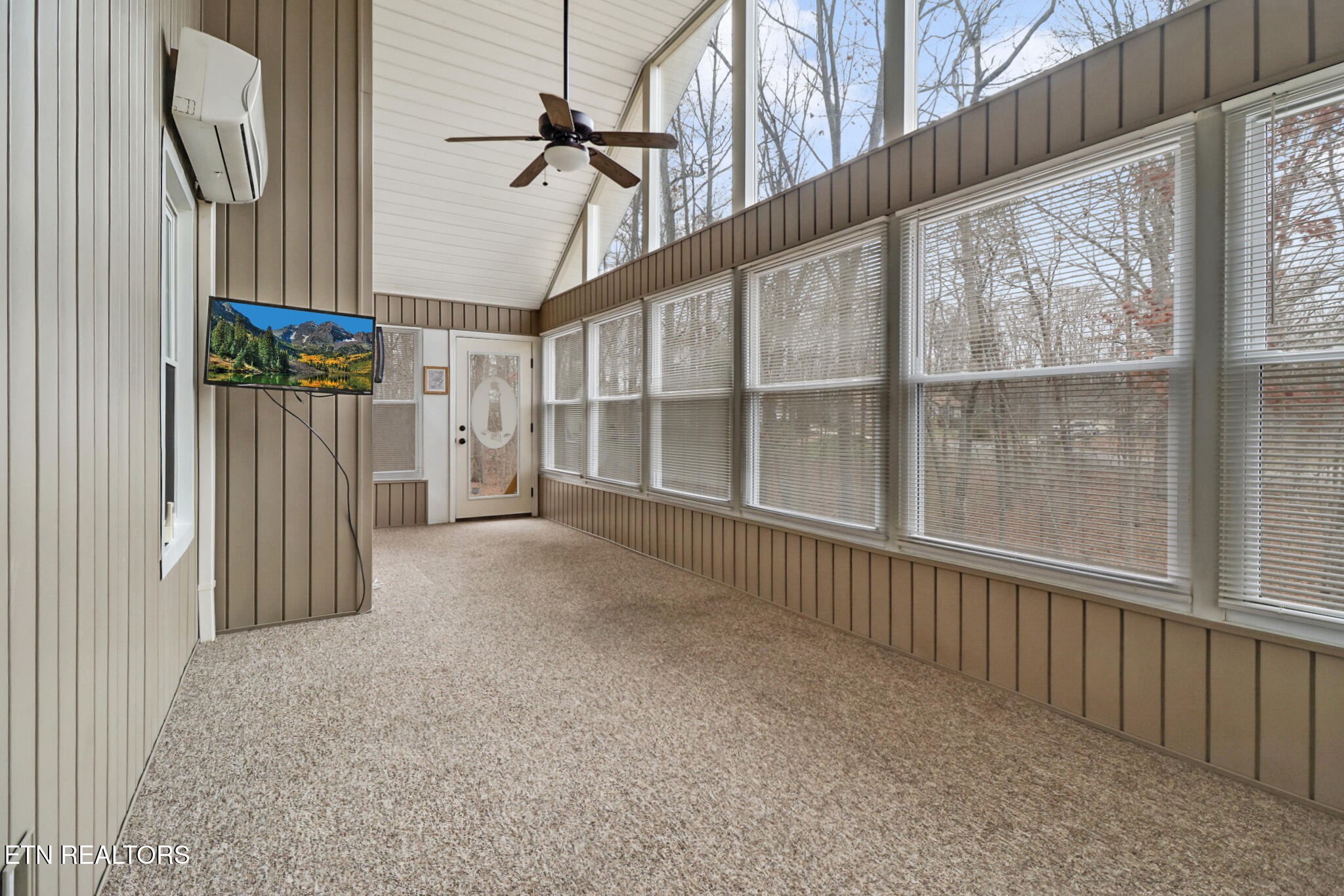 121 St George Drive Crossville, TN 38558 - Photo 33 of 37 a view of a balcony
