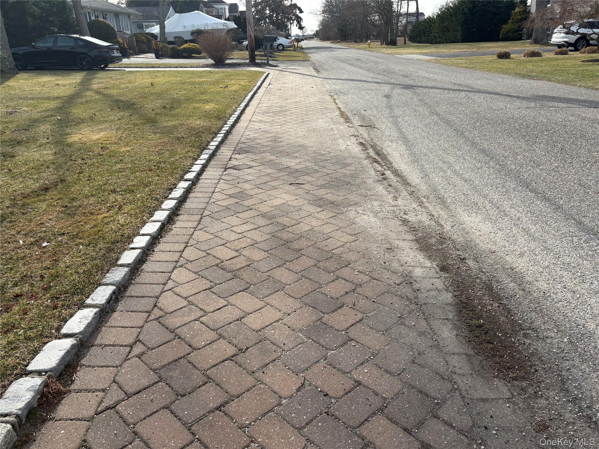 17 Whiting Road East Quogue, NY 11942 - Photo 8 of 24 Driveway