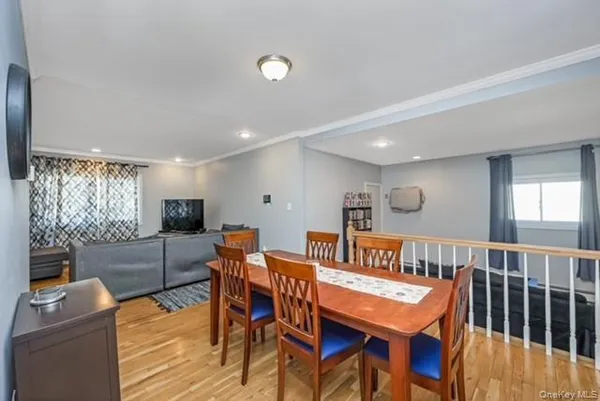 $599,999 | 260 New Hampshire Avenue, Bay Shore, NY 11706