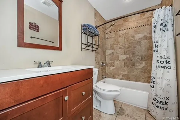 $599,999 | 260 New Hampshire Avenue, Bay Shore, NY 11706