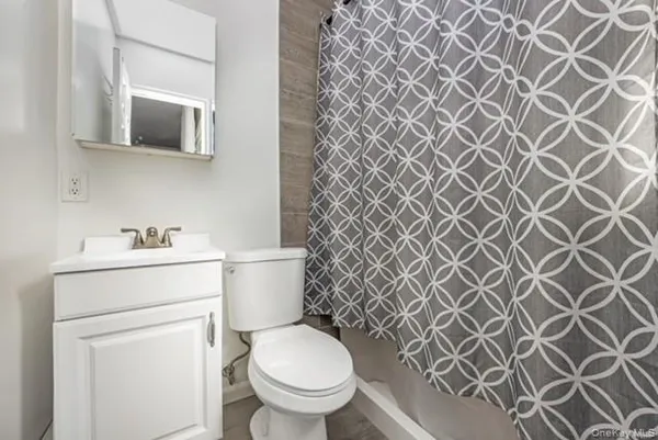 $599,999 | 260 New Hampshire Avenue, Bay Shore, NY 11706