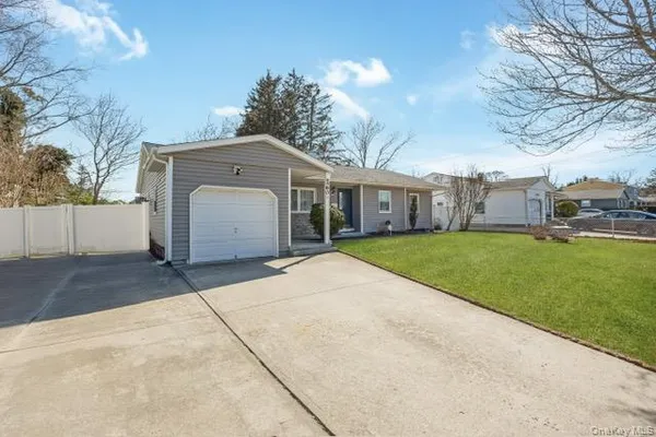 $599,999 | 260 New Hampshire Avenue, Bay Shore, NY 11706