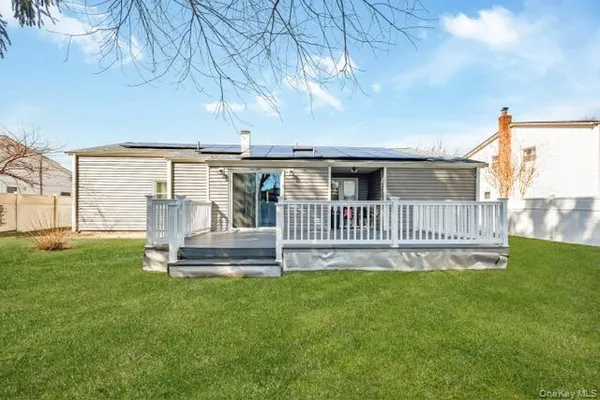 $599,999 | 260 New Hampshire Avenue, Bay Shore, NY 11706