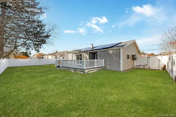 $599,999 | 260 New Hampshire Avenue, Bay Shore, NY 11706