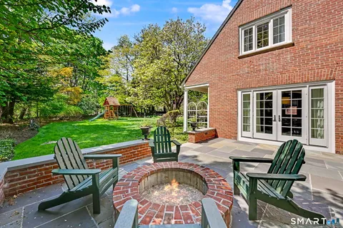 $2,099,000 | 5 Farnham Court, Westport, CT 06880