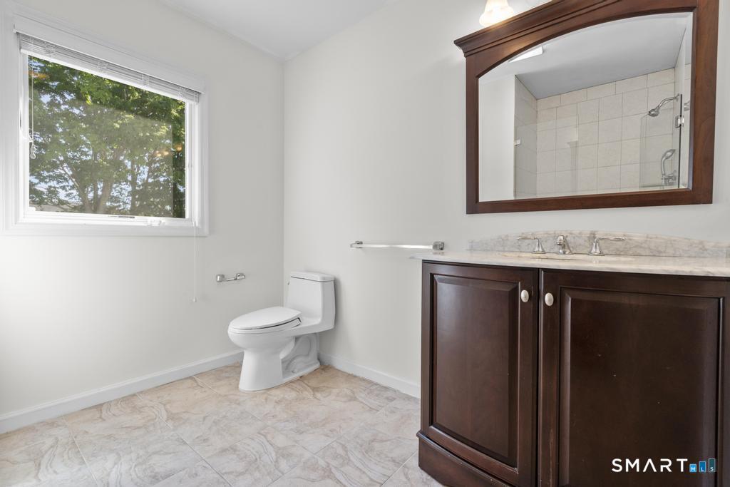 120 Saddleview Road Fairfield, CT 06825 - Photo 34 of 40 2nd-Floor Hall Bath