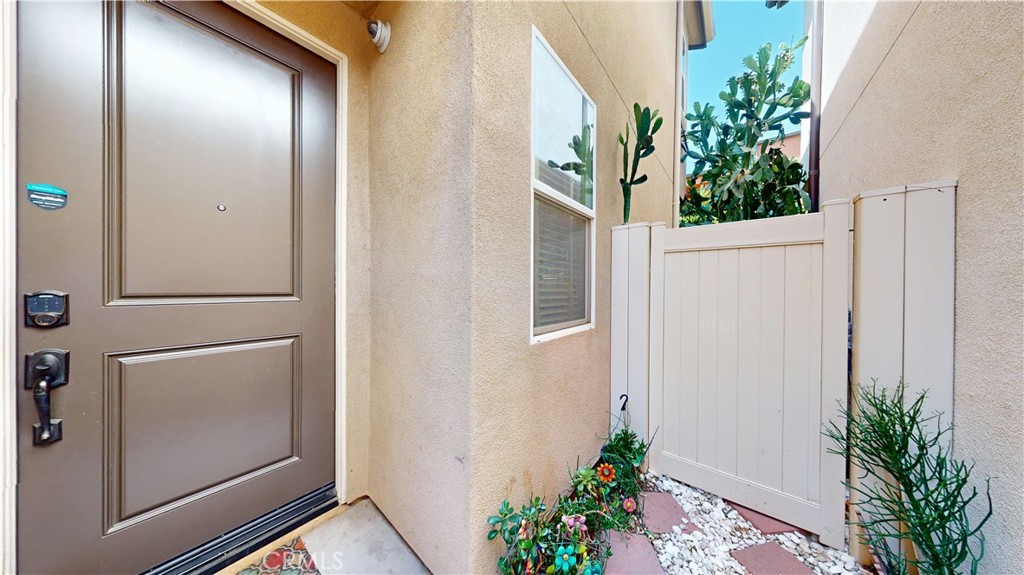 10351 Diamond Pacoima, CA 91331 - Photo 3 of 43