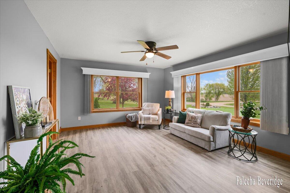 8022 East Vernon Road Clare, MI 48617 - Photo 26 of 44 Living Room