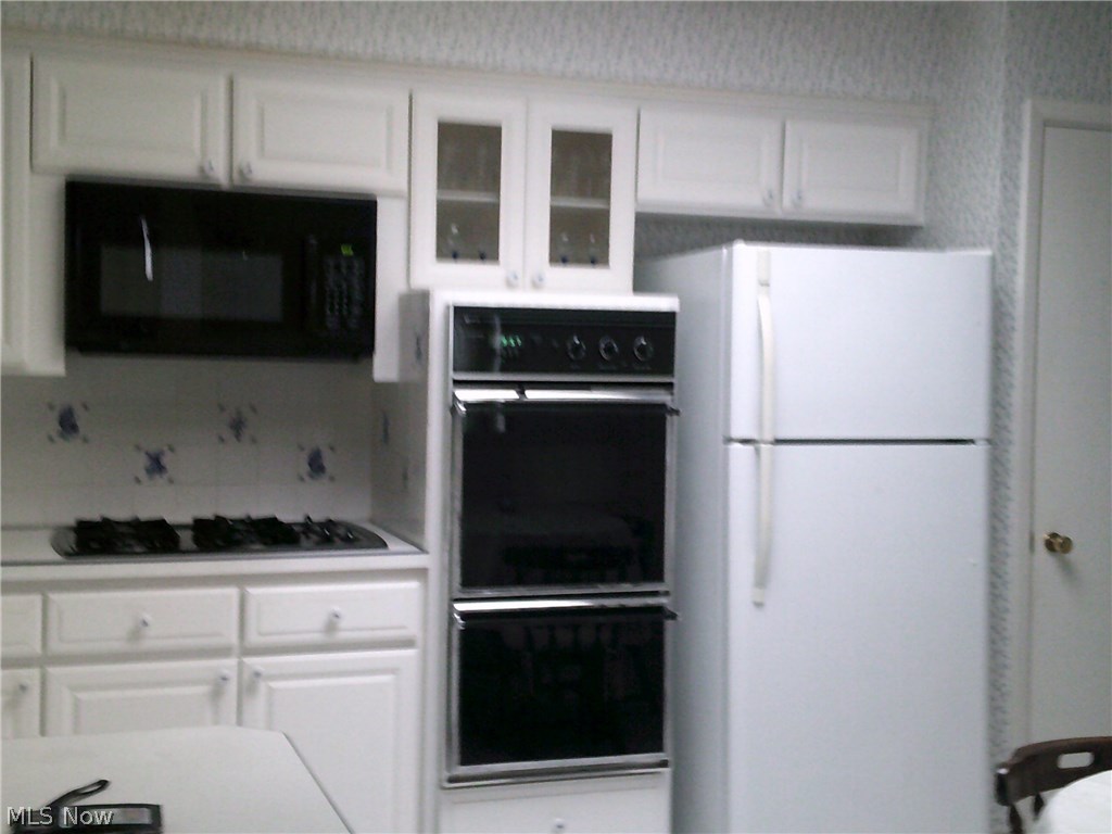 6432 Eastondale Road Cleveland, OH 44124 - Photo 6 of 16 Kitchen