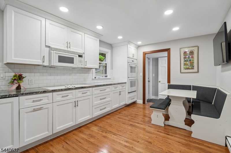 688 Greenbrook Road North Plainfield, NJ 07063 - Photo 12 of 37