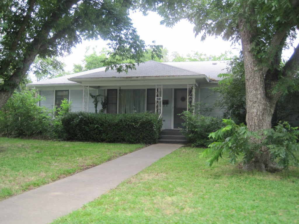 1711 South Main Street Georgetown, TX 78626 - Photo 1 of 1