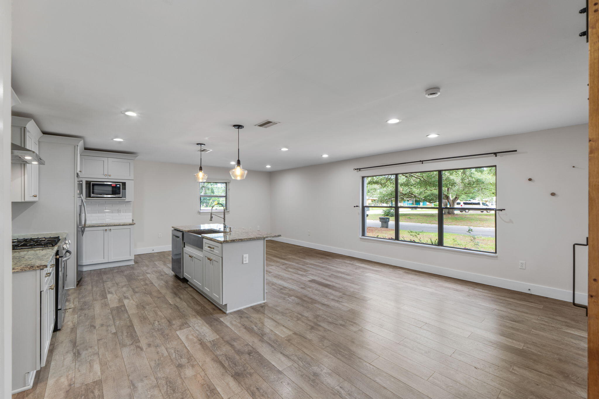 107 Ferry Road Northeast Fort Walton Beach, FL 32548 - Photo 10 of 45 Gallery Image 10