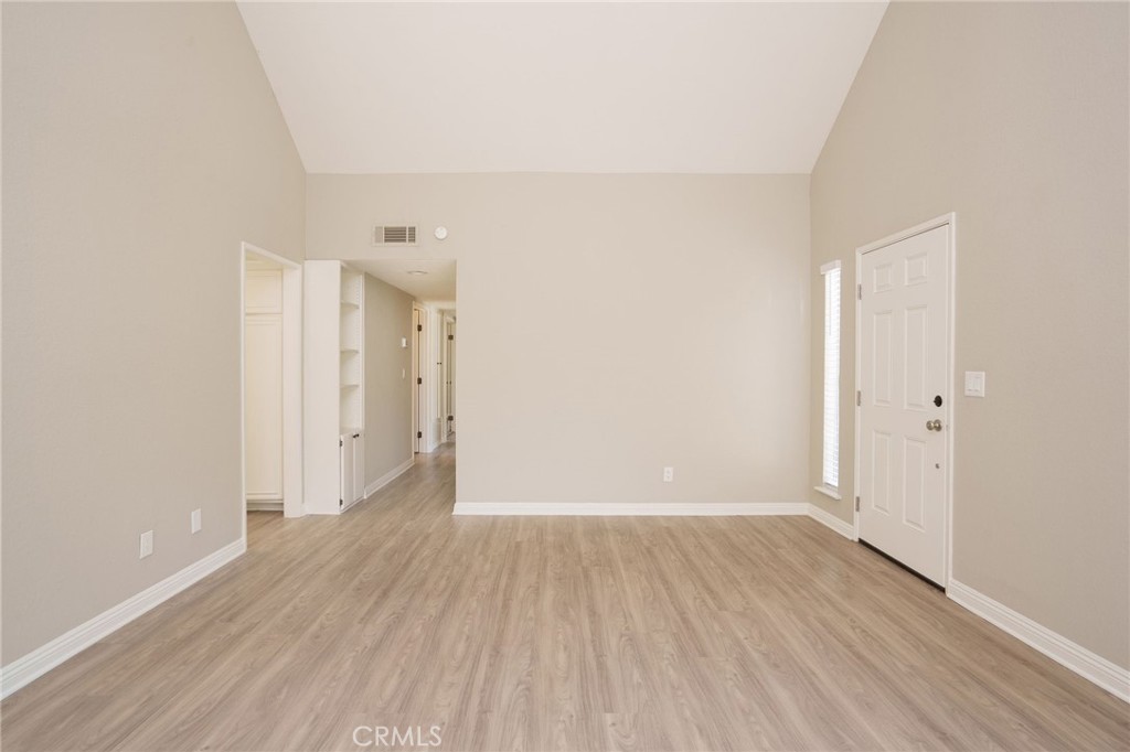 1934 Suntree Lane, Unit B Simi Valley, CA 93063 - Photo 4 of 35