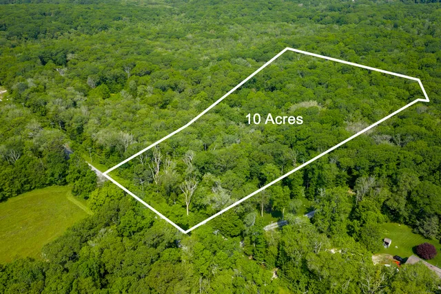 a view of a tennis court