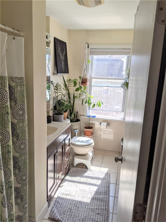 549 Hope Street, Unit 3 Providence, RI 02906 - Photo 9 of 10 Bath room