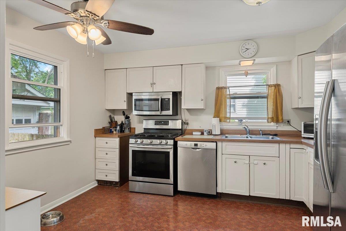 2024 Cambridge Road Springfield, IL 62704 - Photo 11 of 36