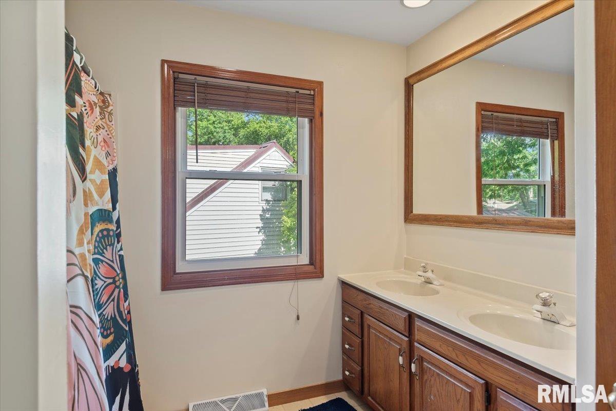 2024 Cambridge Road Springfield, IL 62704 - Photo 22 of 36