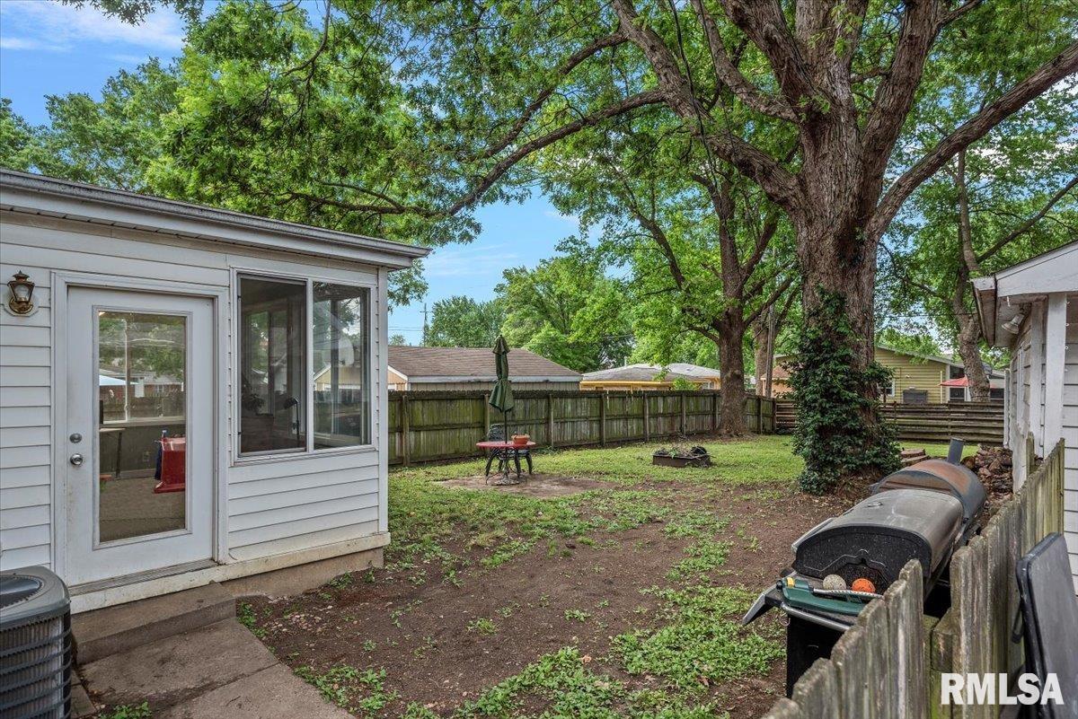 2024 Cambridge Road Springfield, IL 62704 - Photo 32 of 36