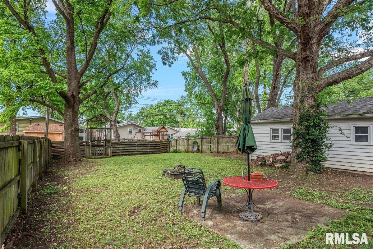 2024 Cambridge Road Springfield, IL 62704 - Photo 33 of 36