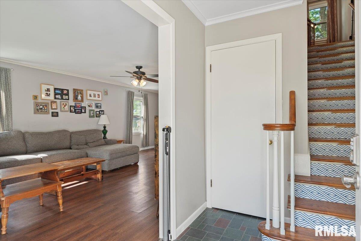 2024 Cambridge Road Springfield, IL 62704 - Photo 4 of 36