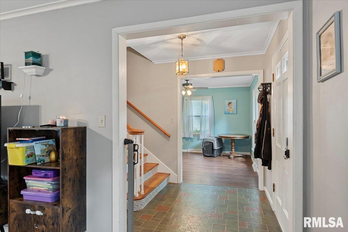 2024 Cambridge Road Springfield, IL 62704 - Photo 5 of 36