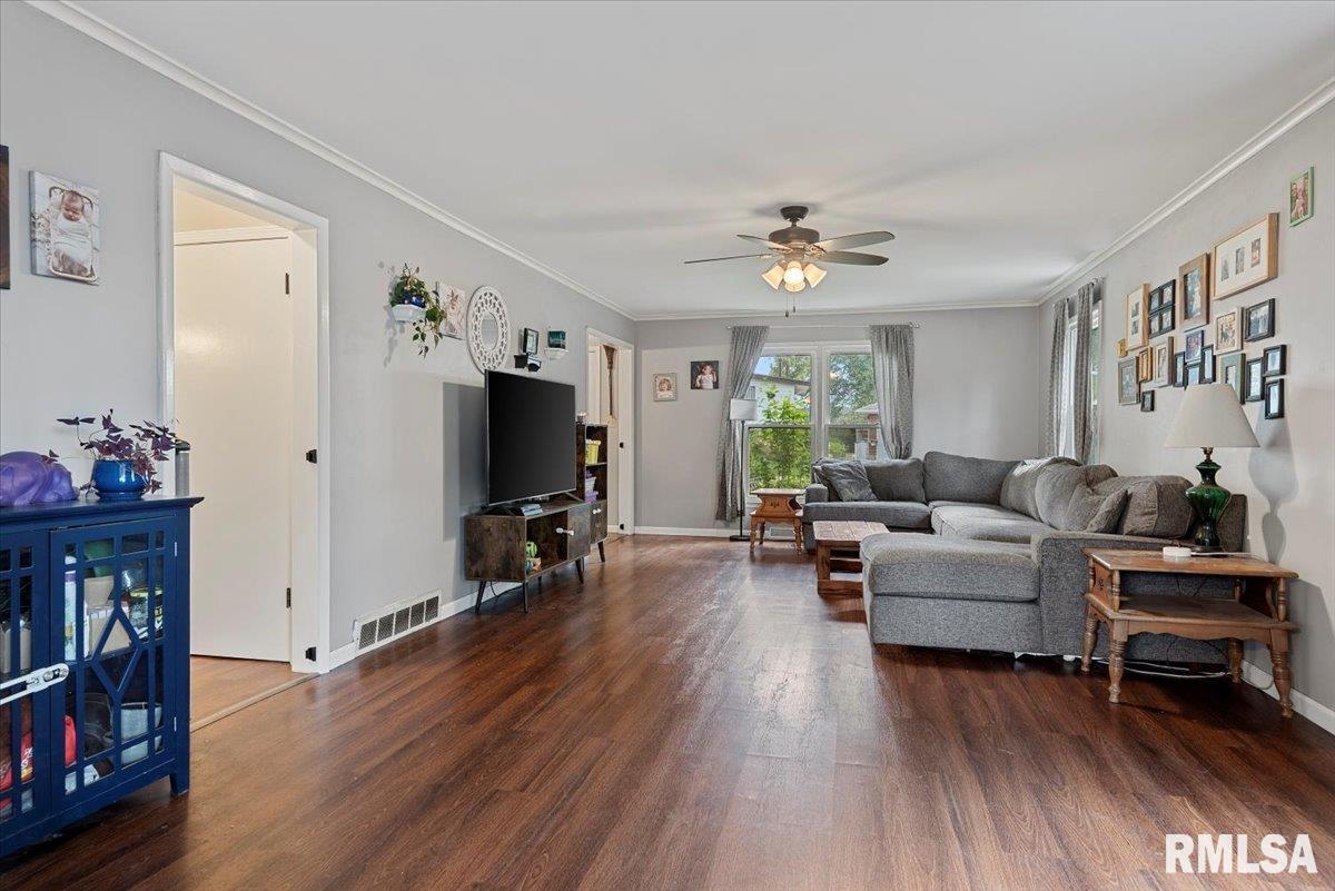 2024 Cambridge Road Springfield, IL 62704 - Photo 7 of 36