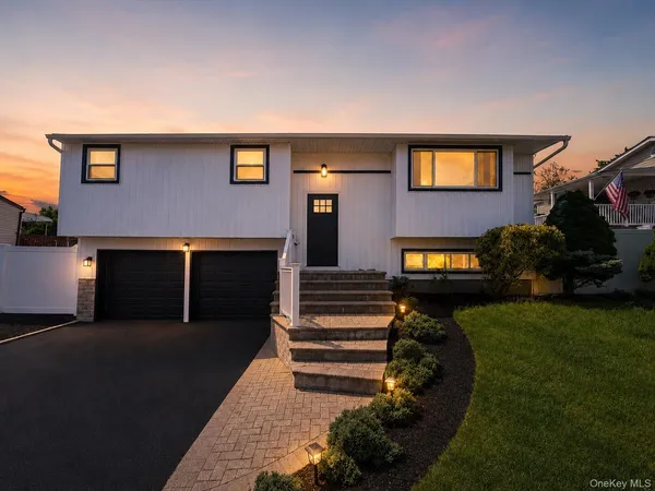 $669,999 | 132 Berkeley Avenue, Selden, NY 11784
