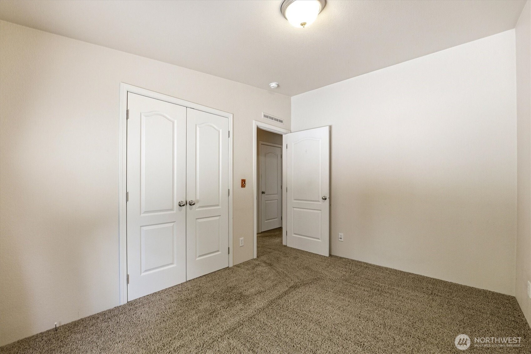 1142 Driskill Road Newport, WA 99156 - Photo 19 of 40 an empty room with closet area