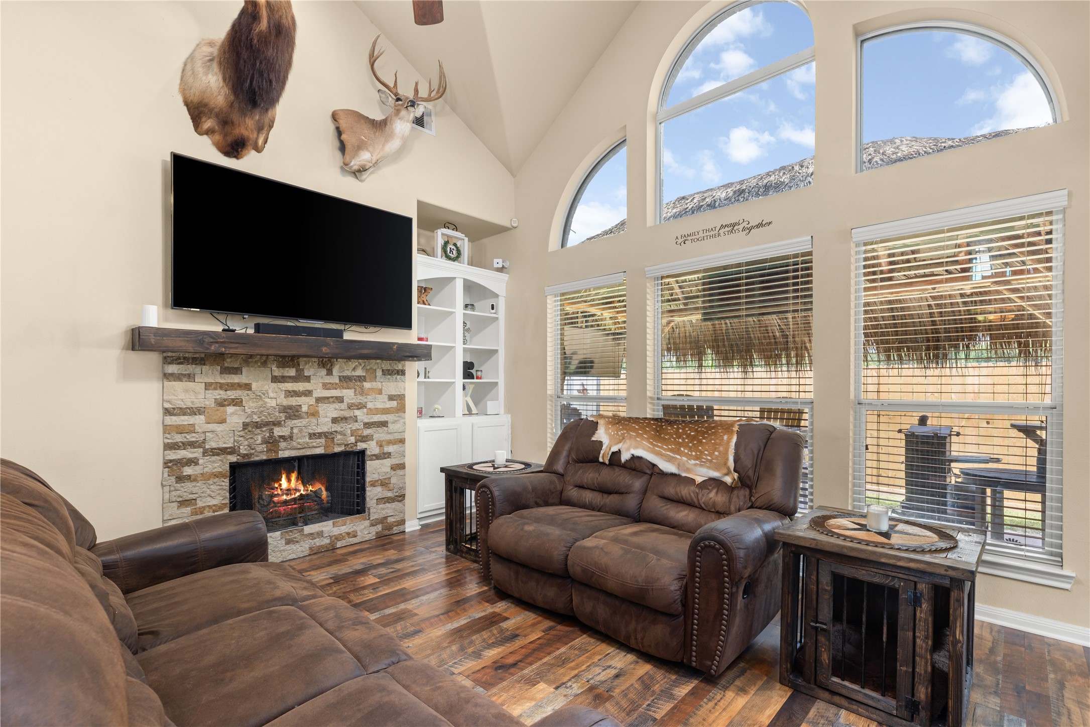 1010 Nantucket Street Pasadena, TX 77503 - Photo 12 of 46 Living room with tall ceilings and windows