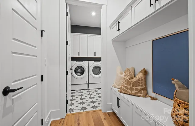 a view of kitchen with washer and dryer