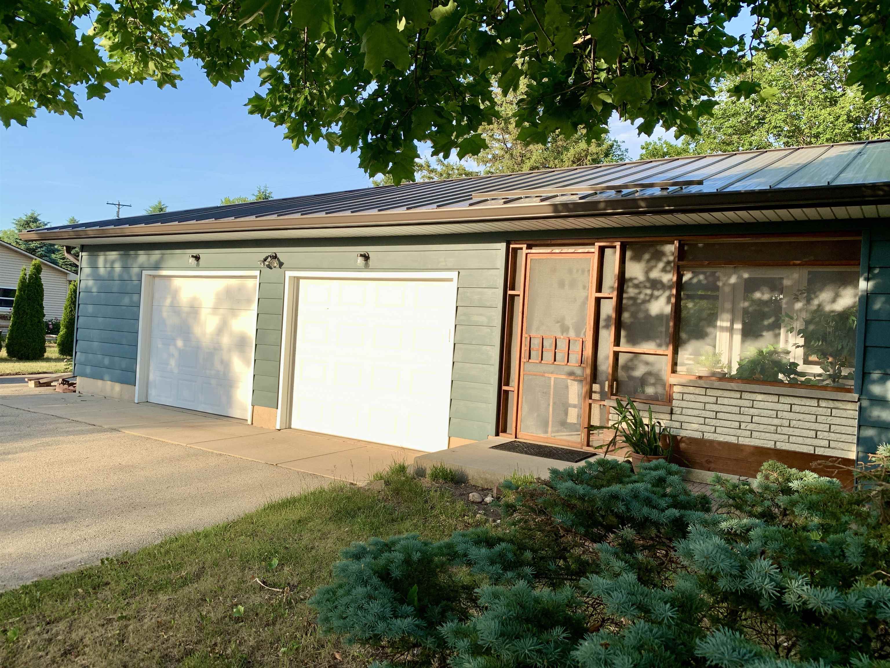 N1644 Poeppel Road Fort Atkinson, WI 53538 - Photo 2 of 26