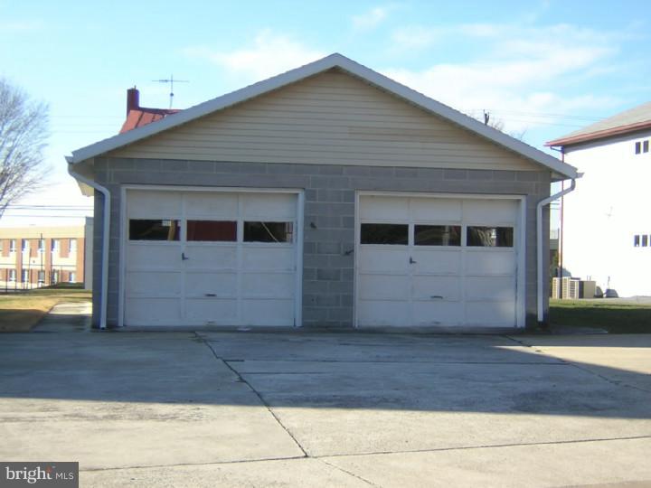 3719 Kutztown Road Laureldale, PA 19605 - Photo 4 of 16 Garage
