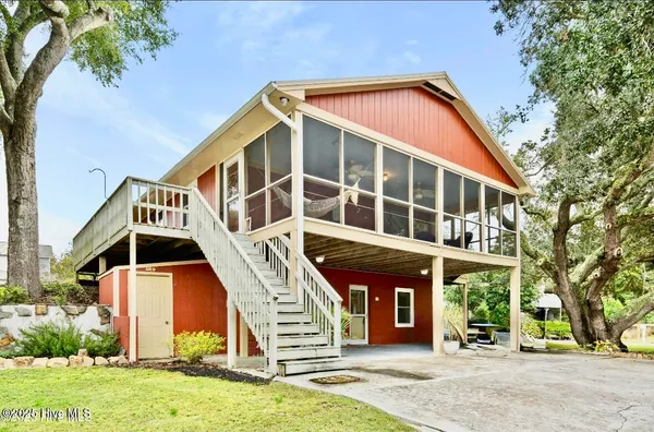$950,000 | 303 Live Oak Street, Emerald Isle, NC 28594