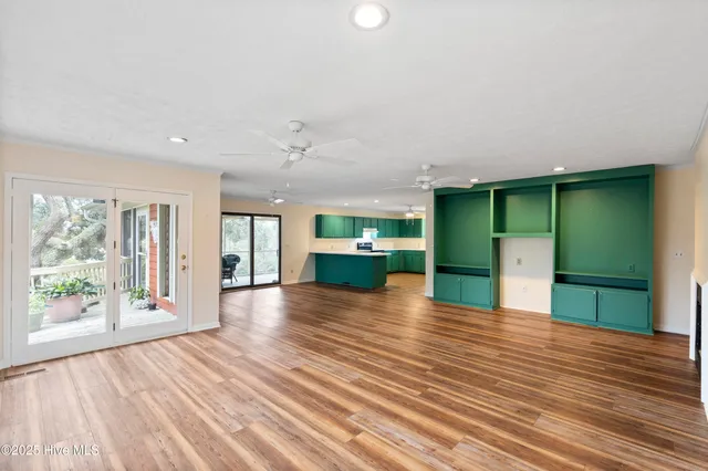 $985,000 | 303 Live Oak Street, Emerald Isle, NC 28594