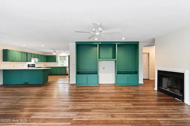 $985,000 | 303 Live Oak Street, Emerald Isle, NC 28594