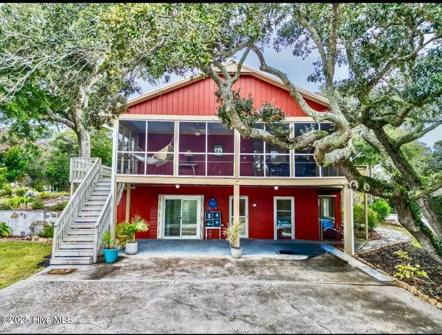 $985,000 | 303 Live Oak Street, Emerald Isle, NC 28594