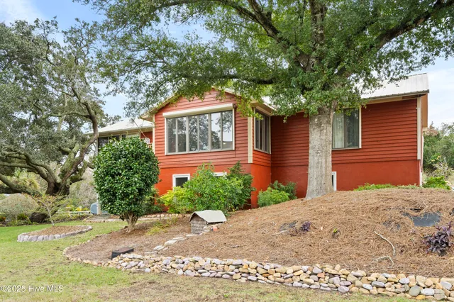 $985,000 | 303 Live Oak Street, Emerald Isle, NC 28594