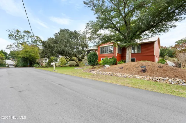 $985,000 | 303 Live Oak Street, Emerald Isle, NC 28594
