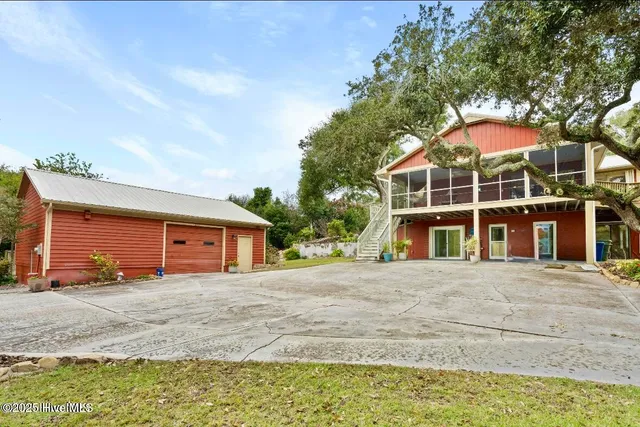 $985,000 | 303 Live Oak Street, Emerald Isle, NC 28594