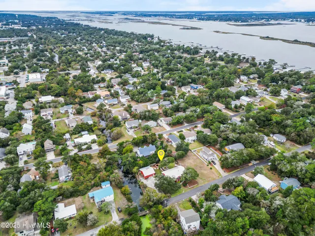 $985,000 | 303 Live Oak Street, Emerald Isle, NC 28594