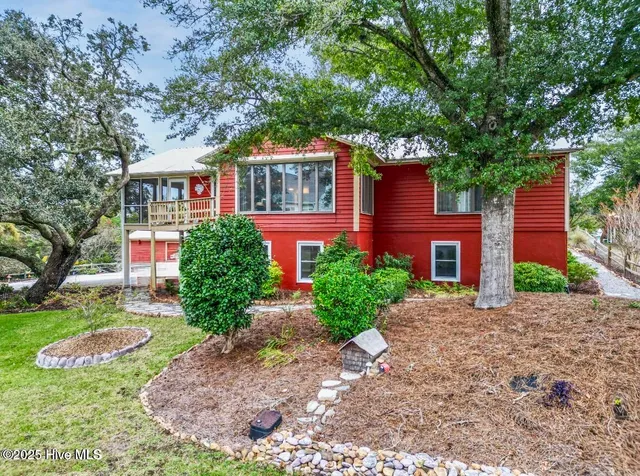 $985,000 | 303 Live Oak Street, Emerald Isle, NC 28594