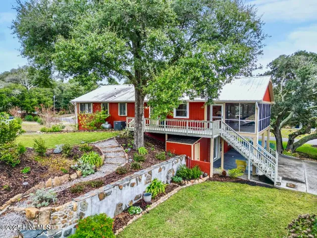 $985,000 | 303 Live Oak Street, Emerald Isle, NC 28594