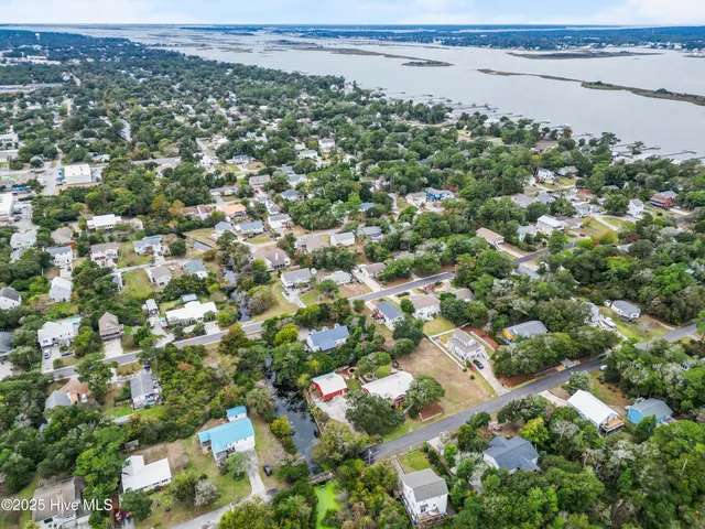 $985,000 | 303 Live Oak Street, Emerald Isle, NC 28594